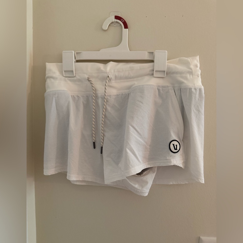 NWOT white vuori sea breeze shorts